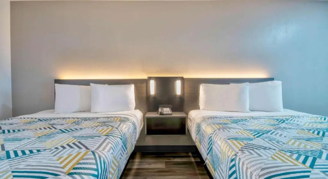 Четырёхместный номер Standard Motel 6 Texarkana, TX