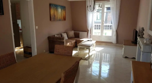 Magnifique T3 hyper centre ville Montargis, Buchen Sie Hotel Montargis 