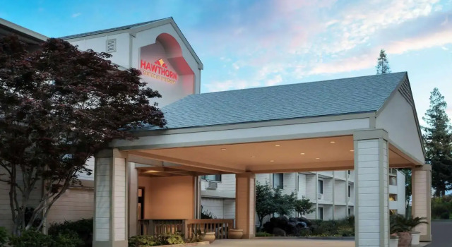 Hawthorn Suites Sacramento, Забронировать Отель Сакраменто Сакраменто, рядом с Старый Сакраменто
