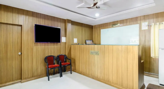 OYO 28679 Sri Lakshmi Deluxe, Rezerwuj Hotel Haidar Sāhibgūda 