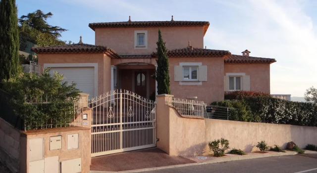 Villa With 3 Bedrooms in Fréjus, With Wonderful Mountain View, Private, Забронировать Вилла Виллы Фрежюс, Вилла