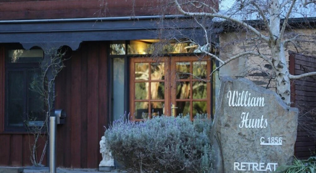 William Hunt’s Retreat, Book Hotel  