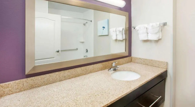 Номер Standard La Quinta by Wyndham Cincinnati Airport Florence