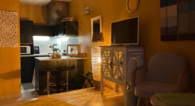 Nice Studio 20 M Near The Place D'albertas!, Забронировать Отель Экс-ан-Прованс Буш-дю-Рон, рядом с Торговый центр Провансальские аллеи