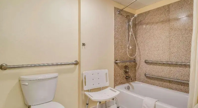Standard Zimmer Econo Lodge At Six Flags