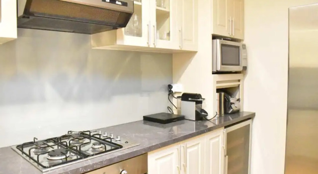 Коттедж Bright 2 Bedroom Apartment In A Great Location