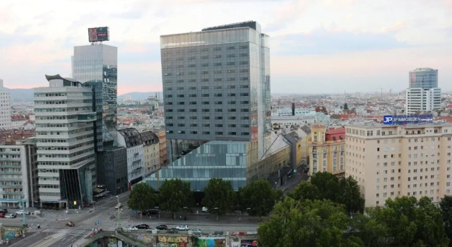 Center Apartment with 360° Rooftop