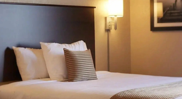 Люкс с 2 комнатами Travelodge Suites by Wyndham Estevan
