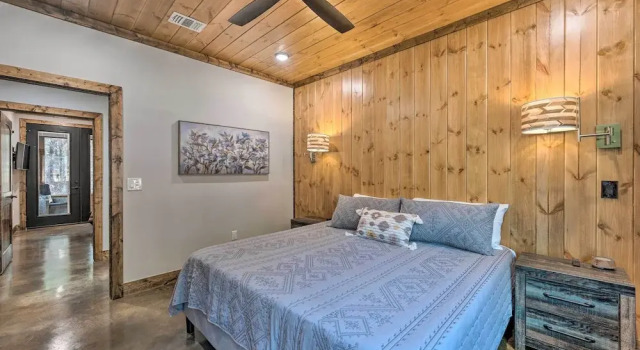 Коттедж Broken Bow 'lazy Dog Lodge' w/ Hot Tub, Pool Table