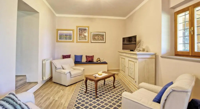 Villa Morandi by PosarelliVillas, Book Villa Cottages in Valdarno, Cottage