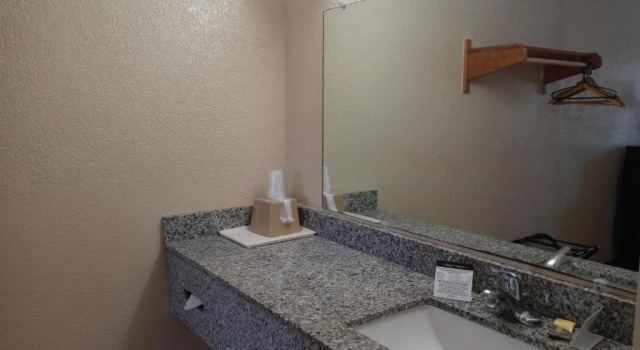 Номер Standard Hole Inn the Wall Hotel - Fort Walton Beach - Sunset Plaza - nearby Beaches & Hurlburt