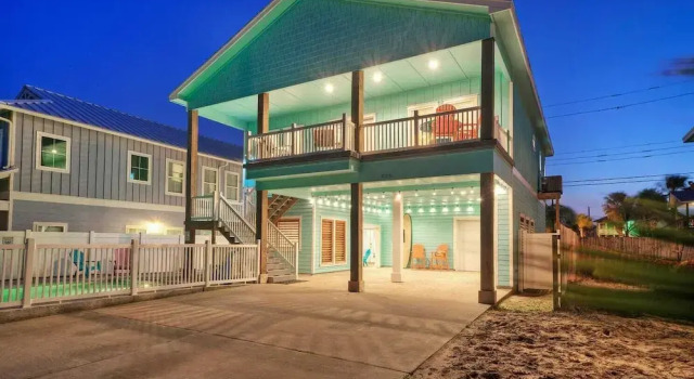 Private Pool, Covered Patio 4 Blocks to Beach Bourbon Breeze by Avantstay, Rezerwuj Dom wakacyjny Wille w Houston, Willa