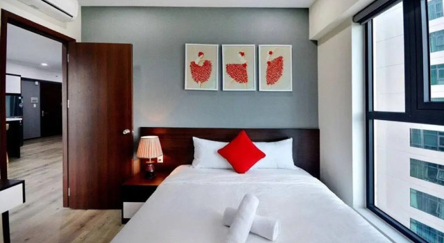 Lovely 3-bedroom condo, a minute walk to the beach