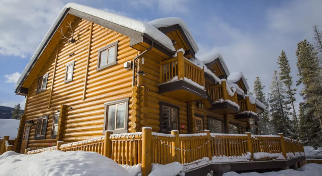 Люкс Castle Mountain Chalets