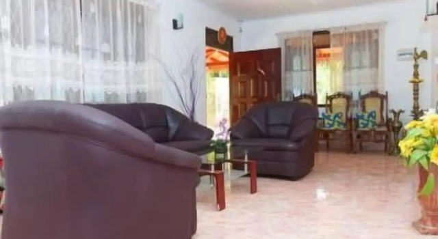 Damith Tourist Inn