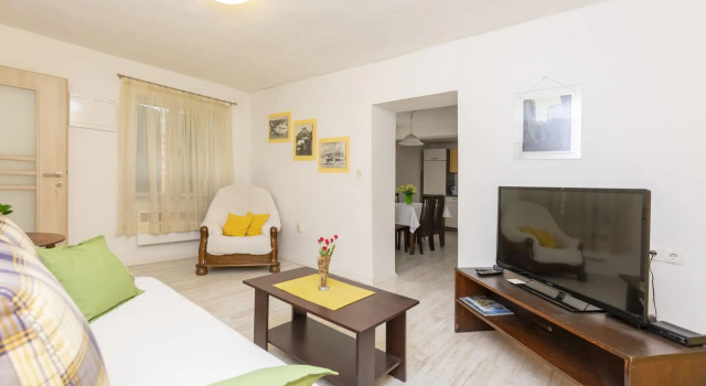 Apartments Goranka in Kastel Kambelovac, Rezerwuj Apartament Hotele w Split-Dalmatia County z parkingiem, Parking