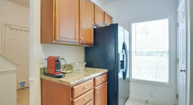 Inviting High Point Townhome With Patio + Privacy!, 预订 酒店 海波因特 北卡罗莱纳州