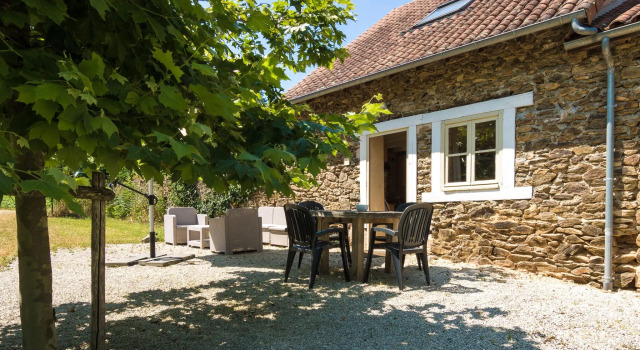 Cottage in Chaleix near Forest and Lake, Book Vacation Home Cottages in Vergnelibert, Cottage