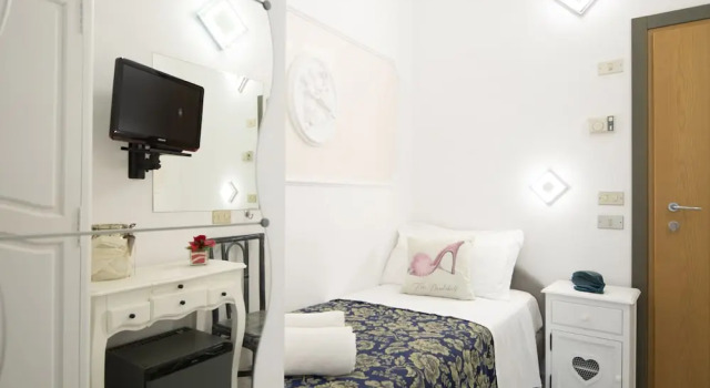 Одноместный номер Standard с балконом Royal Boutique Hotel NUOVA GESTIONE