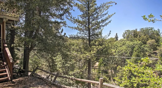 Коттедж с 3 комнатами с балконом 5 Mi to Lake Arrowhead Village: Cabin w/ Game Room