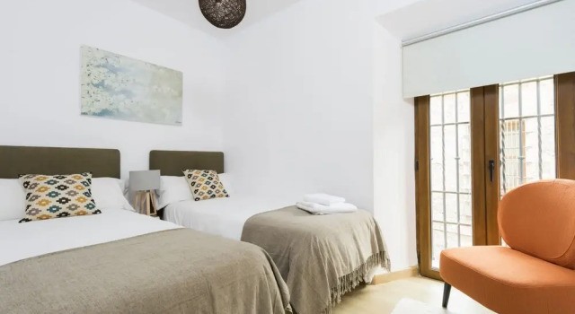 Cozy Apartment in Great Location 2 Bd. Plaza Nueva II, Забронировать Апартаменты/квартира Гранада Granada Province, рядом с Музей народных традиций и искусств Los Tiros de Granada