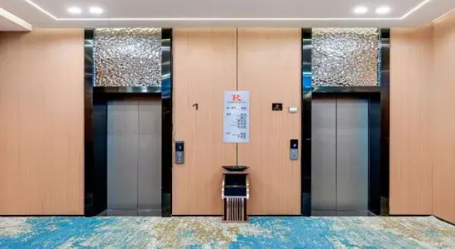 R ROYALSS HOTEL(Chengdu Jinniu Wanda North Railway Station）), Забронировать Отель Отели Цзиньню 4 звезды, 4*