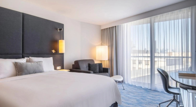 Renaissance Paris Arc de Triomphe Hotel