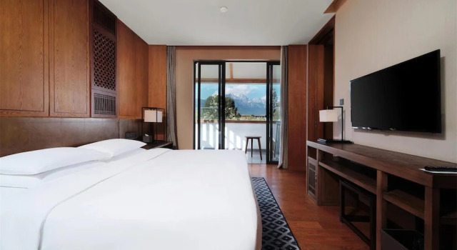 Двухместный номер Standard с балконом Jinmao Purelax Lijiang, The Unbound Collection By HYATT