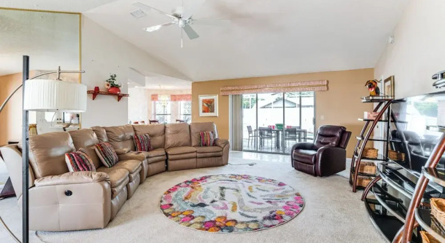 3 Mi to Weeki Wachee Springs SP: Poolside Oasis!, Réserver Maison de vacances Spring Hill Floride