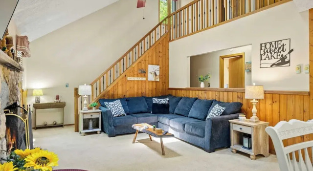 Коттедж Shady Pines by Avantstay Enclosed Porch, Game Rooms, & Lake/beach Access!