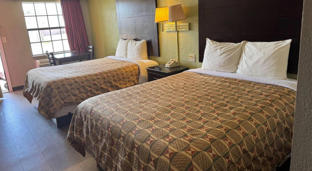 Econo Lodge Inn & Suites, Prenota Hotel  