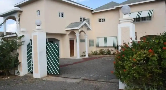 Villa on the Bay By The Vacation Casa, Rezervovat Vila Hotely v Montego Bay Coast s parkováním, Parkování