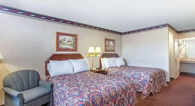 Пятиместный люкс Days Inn by Wyndham Saint Pauls