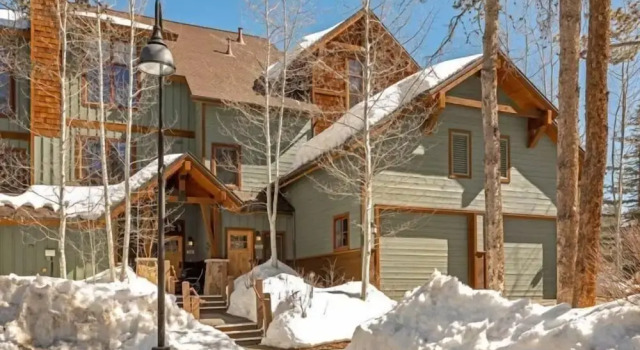 Seasons 3 Bedroom Townhome in Lakeside Village