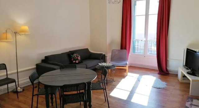 Апартаменты Superbspacious and quiet 4-rooms flat city center5 min walking gare #H9