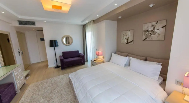 Двухместный номер Standard с балконом Demi Hotel