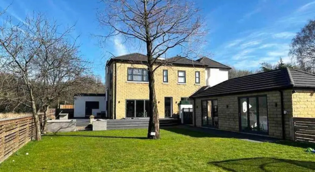 Коттедж Manchester Luxury Country House Close To The City With Hot Tub & BBQ Fire Pit