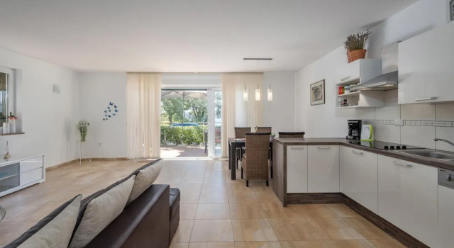 Awesome Apartment in Omisalj With 2 Bedrooms and Wifi, Prenota Appartamento Hotel a Isole Quarnerine con parcheggio, Parcheggio