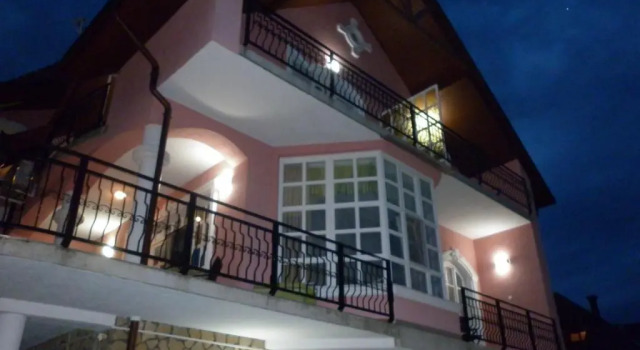 Manor Villa, Забронировать Вилла Отели Хевиз с завтраком, рядом с Церковь Сердца Христова, Завтраки