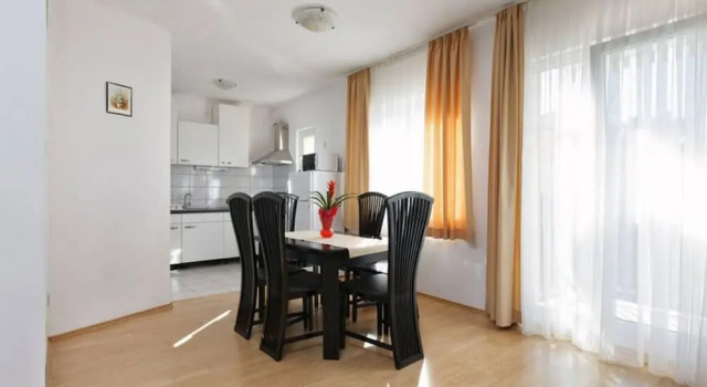 Luxurious Holiday Home at Podstrana With Sea View, Забронировать Отель Отели Подстраны с парковкой, рядом с Частный Пляж «Апартментс Лавица Бич Думичич», Парковка
