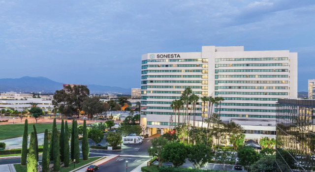 Кровать в общем номере Sonesta Irvine John Wayne Airport