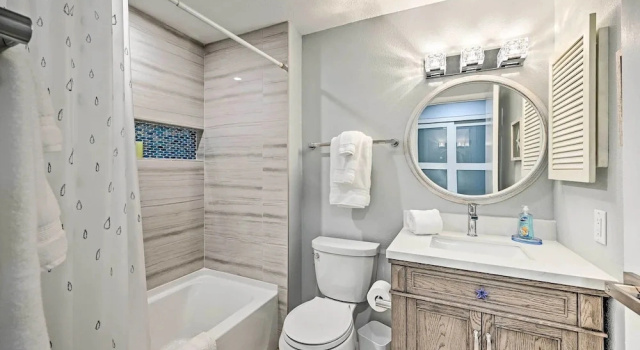 Коттедж Retreat w/ Heated Pool Near Vanderbilt Beach!