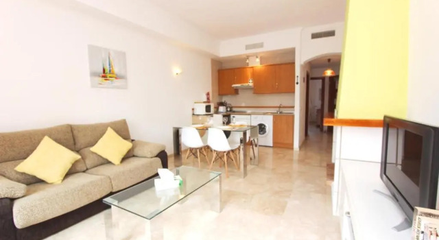 La Duquesa, greatly located 1 bedroom apartment in desirable urbanization, backing to Golf course near the beach LA312