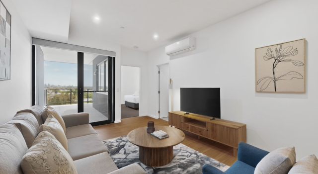 Апартаменты Bright Newly 2 Bed Apartment With Balcony Views