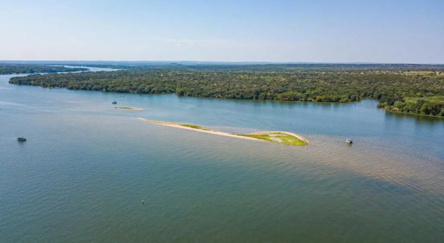 Коттедж Luxury Lake LBJ House with Heated Swimming Pool and Spill Over Hot Tub and 2 Boat Slips