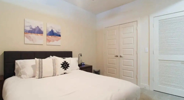 Refresh Tanglewood Spacious 1BR in Uptown Houston, Забронировать Апартаменты/квартира Апартаменты Texas Gulf Coast, Апартаменты/квартира
