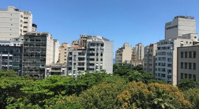 Confortável apto cama queen e sofá cama - COPACABANA