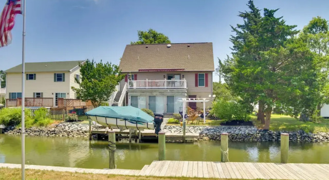 Коттедж Canal-front Getaway w/ Deck & Dock in Ocean City