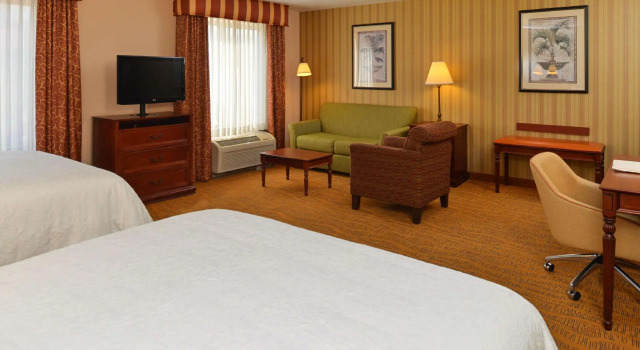 Четырёхместная студия Hampton Inn & Suites - Coors Road
