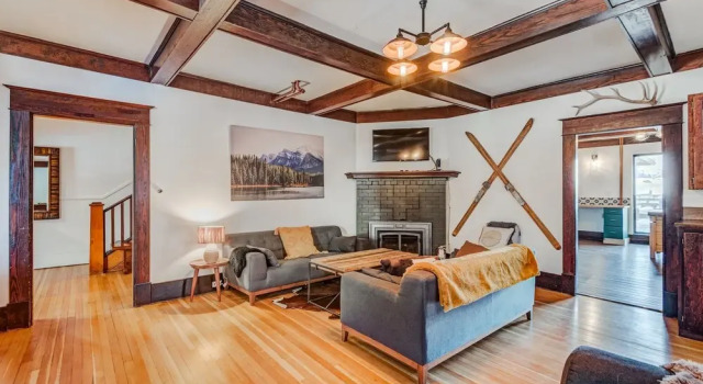 Rocky Mountain Retreat- Enormous House Sleeps 23